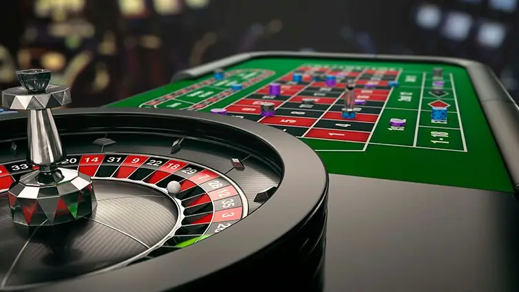 Smart betting decisions in live casino games based on risk and bankroll control